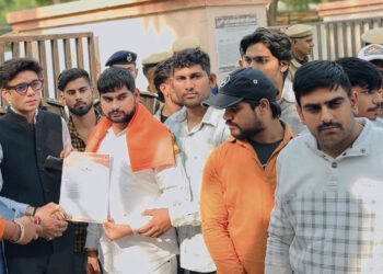 गऊ माता को राष्ट्रीय पशु का दर्जा दिलाने के लिए युवाओं का पैदल मार्च