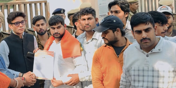 गऊ माता को राष्ट्रीय पशु का दर्जा दिलाने के लिए युवाओं का पैदल मार्च