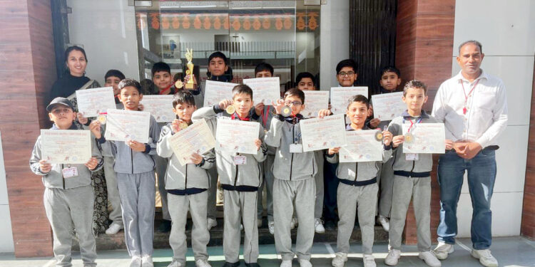इंटर स्कूल स्केटिंग प्रतियोगिता में छाए ग्लैक्सी प्रिपेरेटरी स्कूल के छात्र
