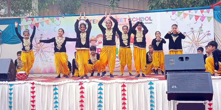 टेंडर फीट स्कूल में बाल मेला आयोजित
