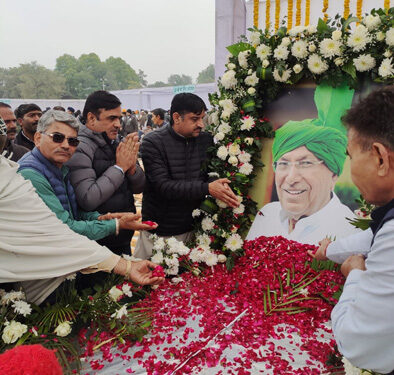 पूर्व मुख्यमंत्री ओ.पी. चौटाला को गांव चौटाला पहुंचकर दी श्रद्धांजलि