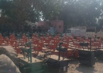 रास्ते को खुलवाने के लिए बिजली विभाग के परियोजना निदेशक से मिला प्रतिनिधिमंडल