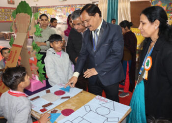 विश्वास सीनियर सैकेंडरी में प्रदर्शनी का आयोजन, बच्चों ने बनाए आकर्षक मॉडल
