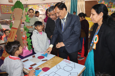 विश्वास सीनियर सैकेंडरी में प्रदर्शनी का आयोजन, बच्चों ने बनाए आकर्षक मॉडल
