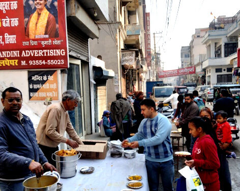 मौनी अमावस्या पर श्री राधाकृष्ण बड़ा मंदिर में लगाया गया भंडारा