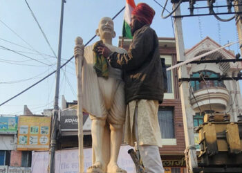 हिन्दुस्तानी ने महात्मा गांधी की पुण्यतिथि पर श्रद्धांजलि दी