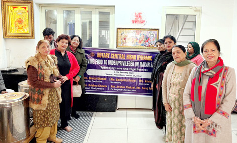 रोटरी सैंट्रल डायनमिक ने मकर संक्रांति पर जरूरतमंदों को करवाया भोजन