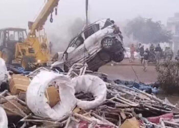 ट्रक ने नेशनल हाईवे पर भीड़ को रौंदा: 2 की मौत, कई घायल