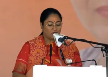 रेखा गुप्ता बनीं दिल्ली की 9वीं मुख्यमंत्री: शीशमहल में नहीं रहेंगी, महिलाओं को 8 मार्च तक मिलेगी सहायता राशि