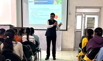 ओडीएम महाविद्यालय में बॉम्बे स्टॉक एक्सचेंज की ओर विशेष सेमिनार का आयोजन, छात्राओं ने शेयर बाजार से जुड़ी जानकारी हासिल की
