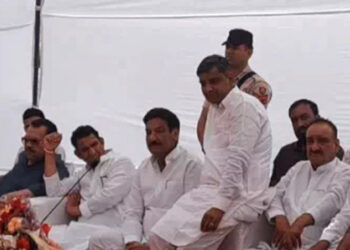 हिसार में रणजीत चौटाला ने वर्करों से की मुलाकात, बोले – आपकी मोहब्बत मेरी असली जीत