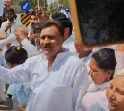 हिसार में कांग्रेस का जोरदार प्रदर्शन, पाकिस्तान के खिलाफ फूटा गुस्सा