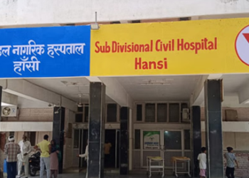 हांसी के पास भीषण सड़क हादसा: कार और ट्रक की टक्कर में दो दोस्तों की मौत