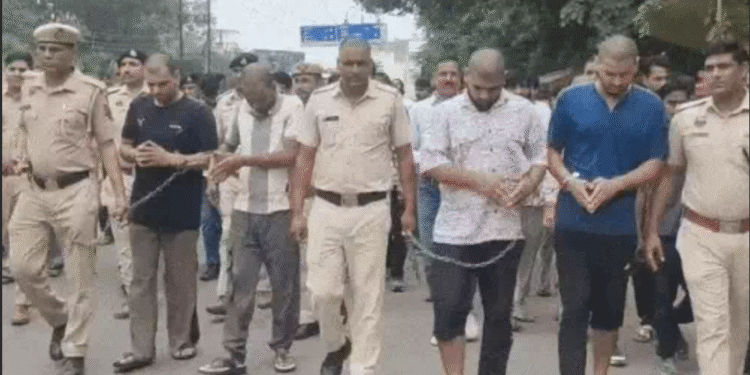 “एक करोड़ दो, नहीं तो बसें जलेंगी” — रंगदारी मांगने वाले बदमाशों के सिर मुंडवाकर पुलिस ने निकाली परेड, रेवाड़ी में सख्त एक्शन