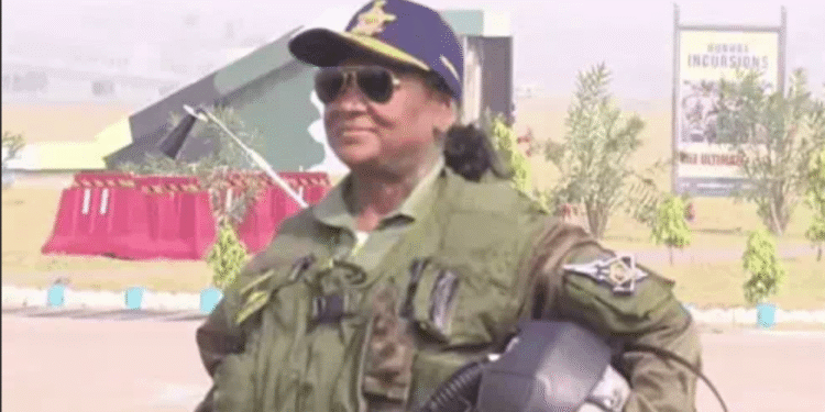 अंबाला एयरबेस से राफेल में उड़ीं राष्ट्रपति: फ्लाइट सूट पहनकर फाइटर जेट में बैठीं