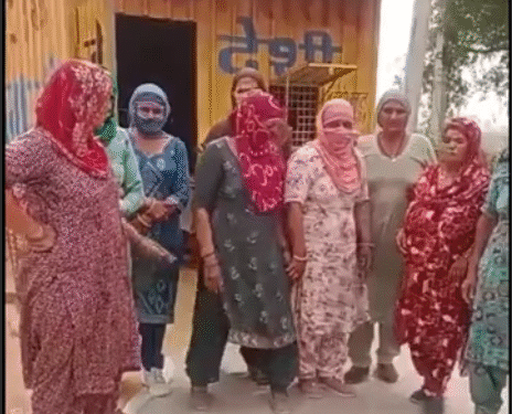 हिसार में शराब के ठेके के आगे महिलाओं ने दिया धरना : खारिया डोभी गावों के पास ठेका खुलने पर महिलाओं ने किया विरोध ,ठेकेदार ने कहा विभाग की परमिशन से खोला