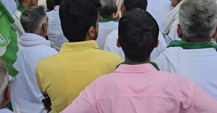हिसार में इनेलो ने किसानो  के  समर्थन में किया प्रदर्शन : 50 हजार रुपये प्रति एकड़  माँगा मुआवजा , प्रशासन को सौंपा ज्ञापन