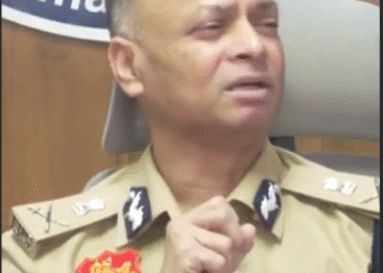 दुष्यंत ने थार-बुलेट विवाद पर DGP से पूछा सवाल , अपनी और मनोहर लाल खट्टर की फोटो पोस्ट कर पूछा – क्या ये भी ? DGP बोल रहे थे  इन पर सारे बदमाश चलते हैं