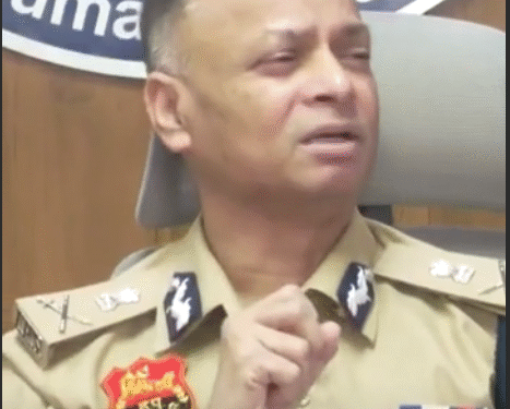 दुष्यंत ने थार-बुलेट विवाद पर DGP से पूछा सवाल , अपनी और मनोहर लाल खट्टर की फोटो पोस्ट कर पूछा – क्या ये भी ? DGP बोल रहे थे  इन पर सारे बदमाश चलते हैं
