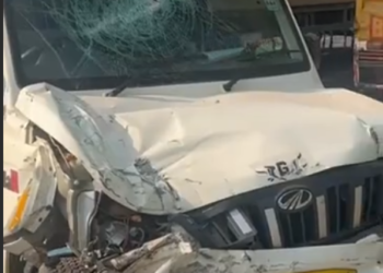 डोली लेकर जा रही कार ने मारा अचानक कट, हांसी में पिकअप-ट्रक में जबरदस्त टक्कर; चालक फरार