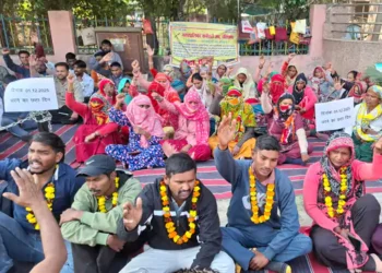 हिसार में निगम कर्मियों का रोष फूटा: 3 महीने काम करने के बाद नौकरी से निकाला ,अब कर्मचारियों ने की भूख हड़ताल शुरू