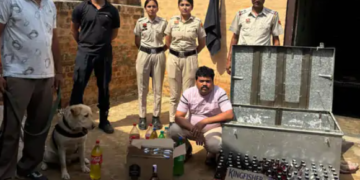 घर में ही खोला देसी और अंग्रेजी शराब का ठेका : स्वॉट-डॉग स्क्वायड टीम ने कार्रवाई में हिसार से एक युवक गिरफ्तार