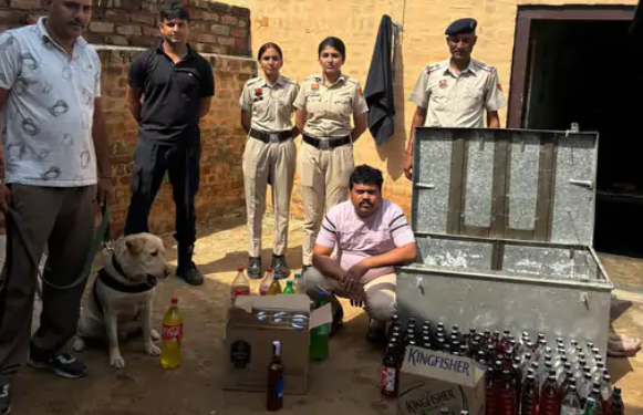 घर में ही खोला देसी और अंग्रेजी शराब का ठेका : स्वॉट-डॉग स्क्वायड टीम ने कार्रवाई में हिसार से एक युवक गिरफ्तार